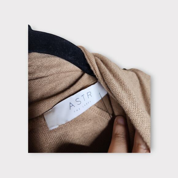 NEW ASTR the Label Tan Dress Halter Neck Tie Long Sleeve Women's Small - Picture 4 of 9